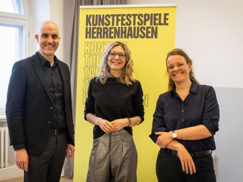 Oberbürgermeister Belit Onay, Brigitta Muntendorf & Kulturdezernentin Eva Bender.