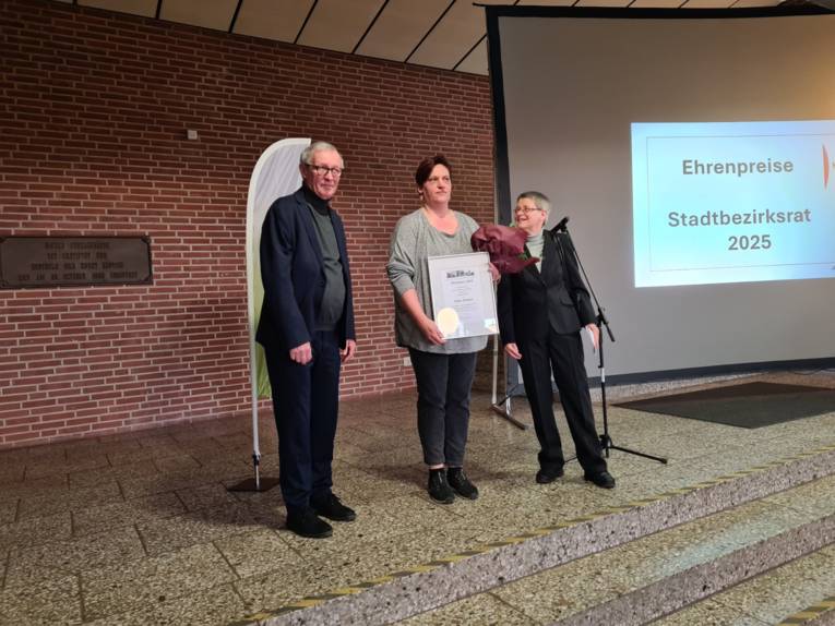 Frau Selina Schwarz bekam den Ehrenpreis 2024.