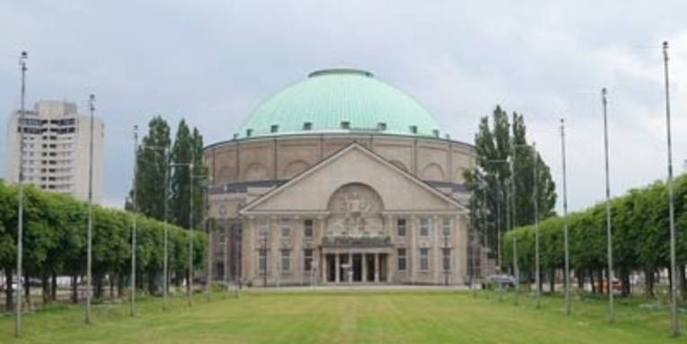 Eingangsportal des Hannover Congress Centrums mit Kuppelsaal